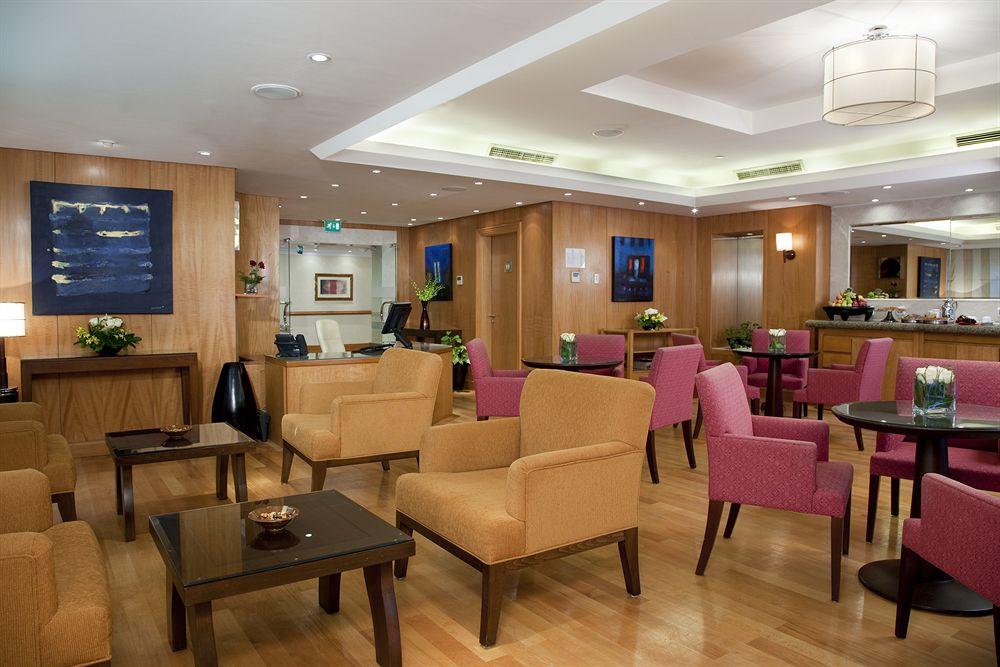 Holiday Inn Citystars By Ihg El El Cairo Exterior foto The lounge at the airport