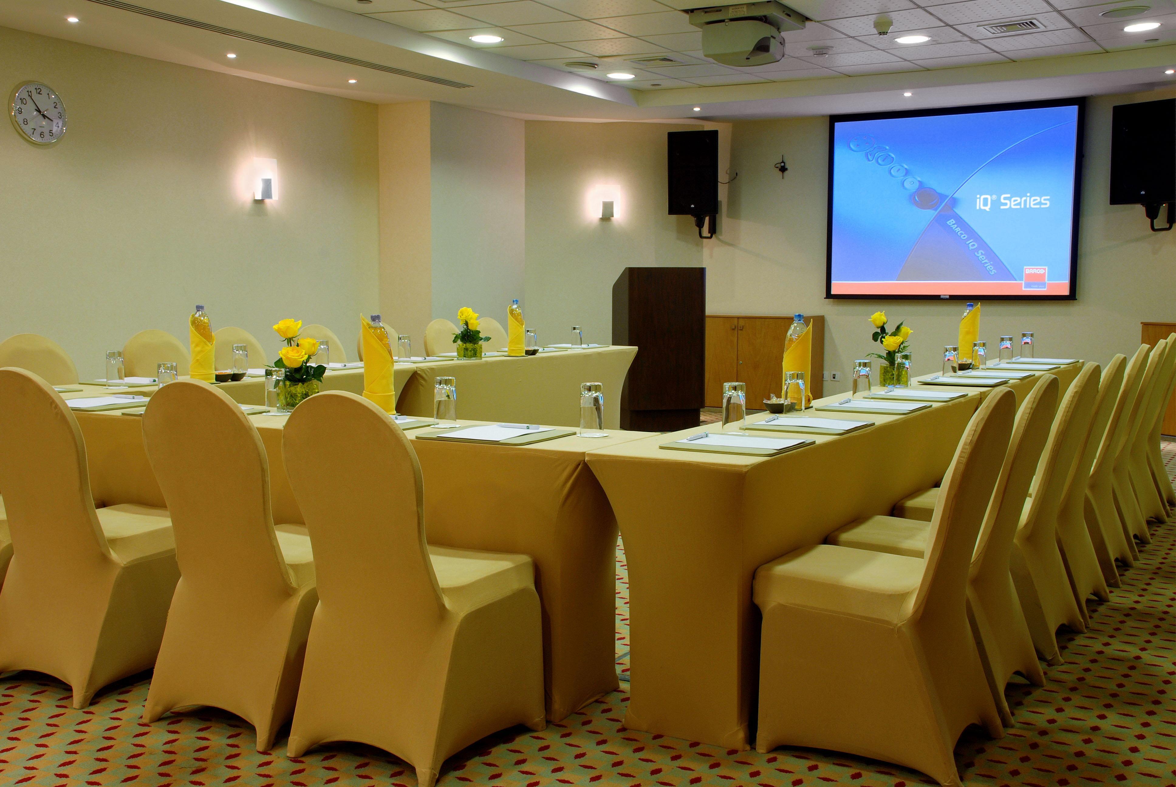 Holiday Inn Citystars By Ihg El El Cairo Exterior foto A meeting room at the hotel