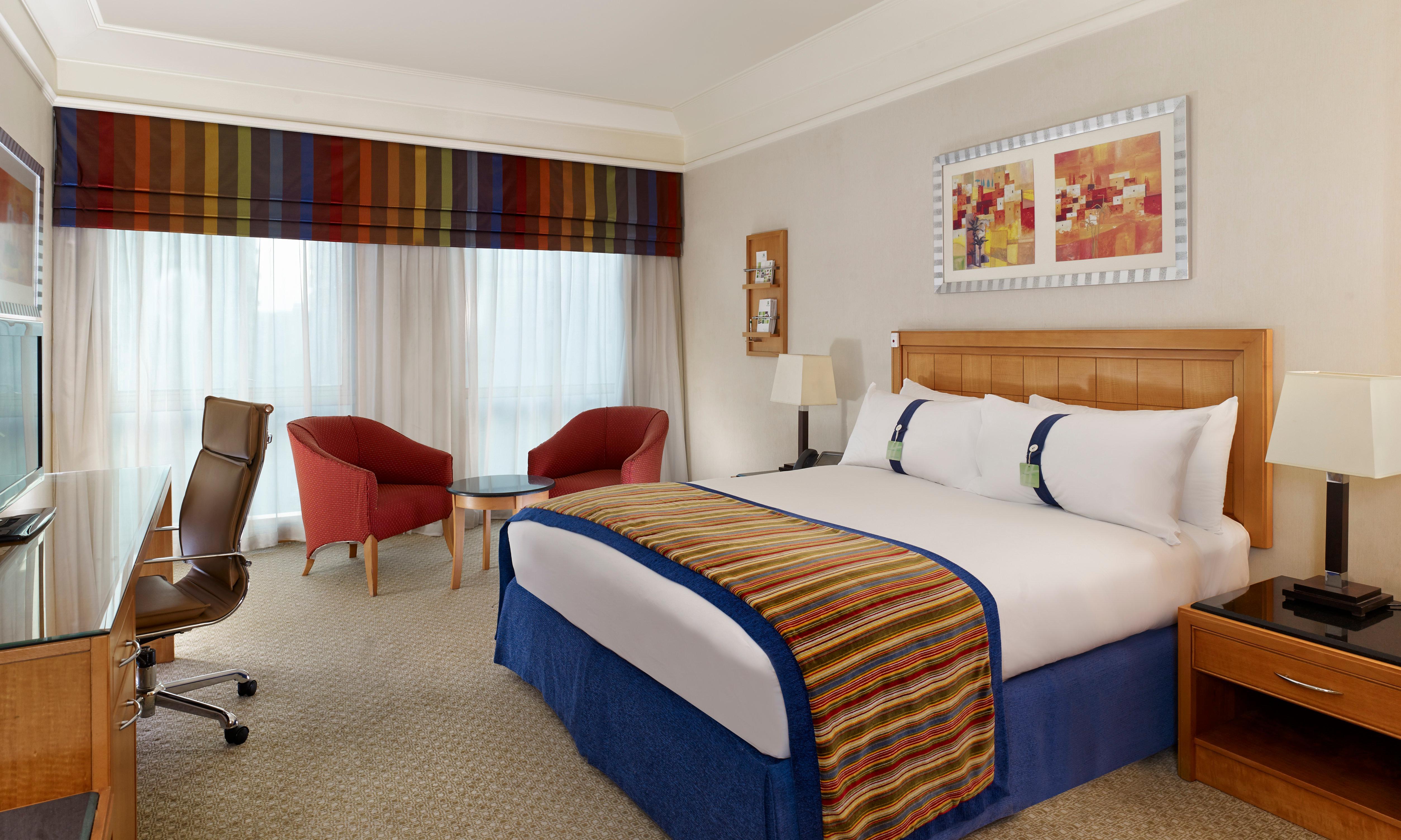 Holiday Inn Citystars By Ihg El El Cairo Exterior foto A typical room at the Holiday Inn London - Kensington