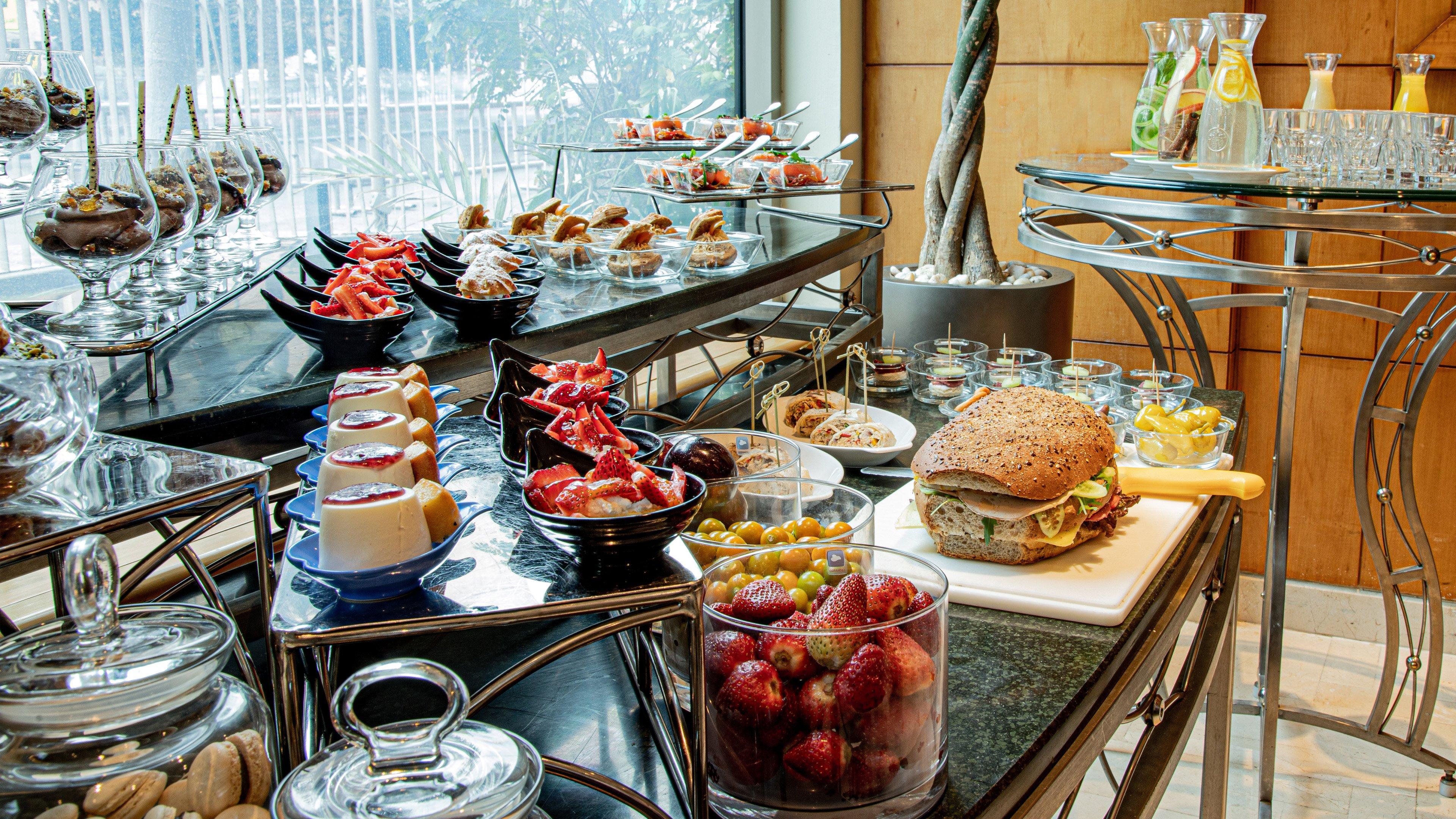 Holiday Inn Citystars By Ihg El El Cairo Exterior foto A buffet at a hotel