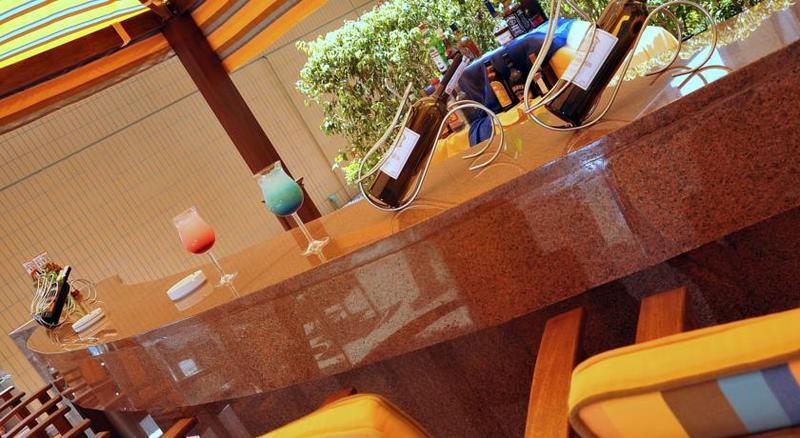 Holiday Inn Citystars By Ihg El El Cairo Exterior foto A bar in a hotel